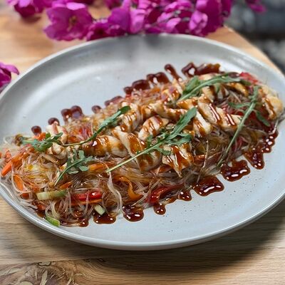 Фунчоза с курицей в Сакура по цене 890 ₽