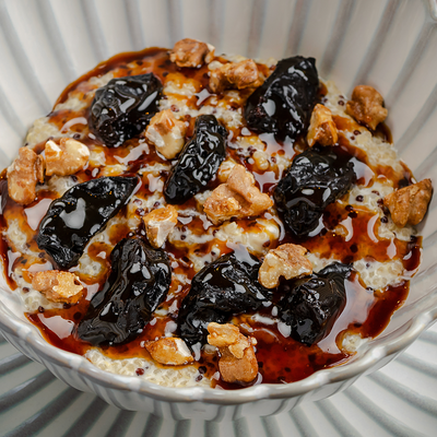 Киноа, чернослив, финиковый сироп в Съели Сумели по цене 620 ₽