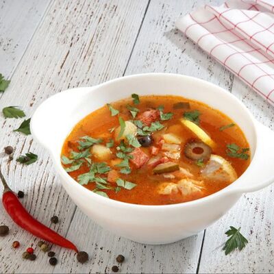 Солянка в Горячо и вкусно по цене 450 ₽
