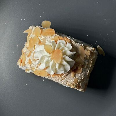 Меренговый рулетв Романовская пекарня по цене 550 ₽