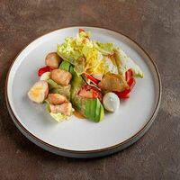 Салат с кунжутной заправкой и курицей в Yellowman