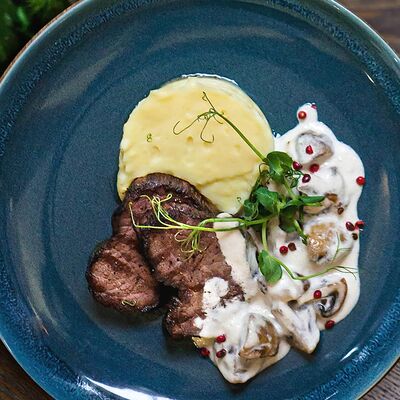 Медальоны с грибами в сливочном соусе в Шафран по цене 760 ₽