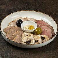 Мясное ассорти в Лари