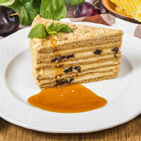 Торт Медовый с черносливом в Мушмула