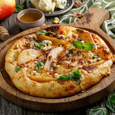 Хачапури с горгонзолой и грушей в Пряности & Радости на Васильевском по цене 520