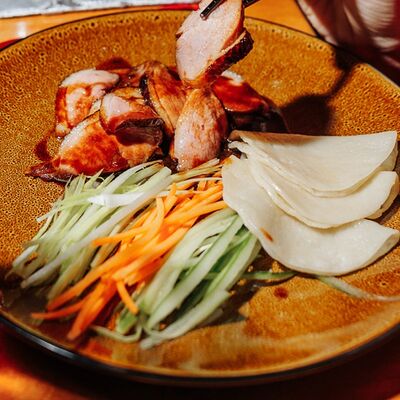 Утка по-китайски в Эбби Noodles & Sushi Bar по цене 830 ₽