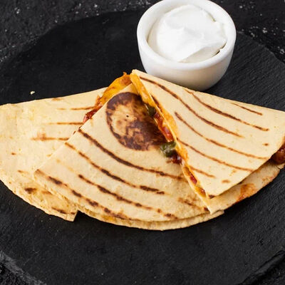 Кесадилья с говядиной в Tokio35 по цене 710 ₽