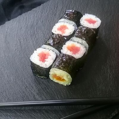 Ролл с тунцом в Sushiko по цене 449 ₽