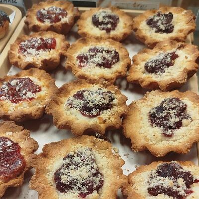 Корзинка с вишнейв Pahlava по цене 100 ₽