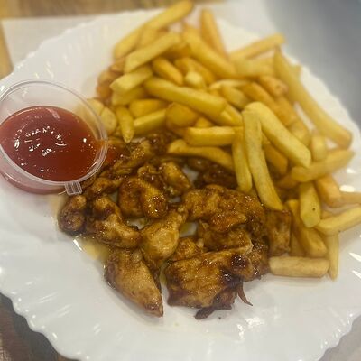 Картофель фри с курицей в Shawerma Time по цене 500 ₽