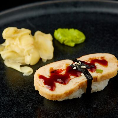 Суши с омлетом в Namdin Asian Kitchen & Bar по цене 290 ₽