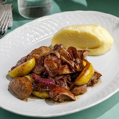 Печень кролика с яблоками и луком в Кукумбер по цене 990