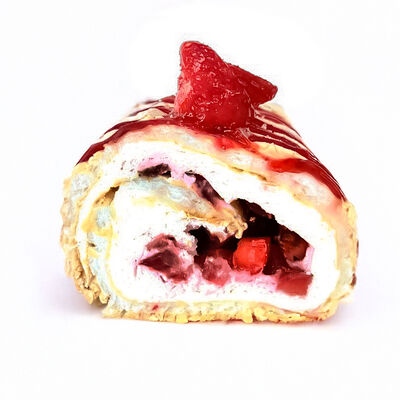 Рулет меренговый с клубникой и абрикосом в Леди Мармелад по цене 380 ₽