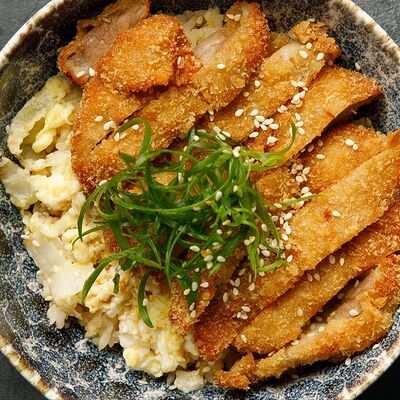 Донбури Кацудон со свининой в Umami Ramen Club по цене 764 ₽