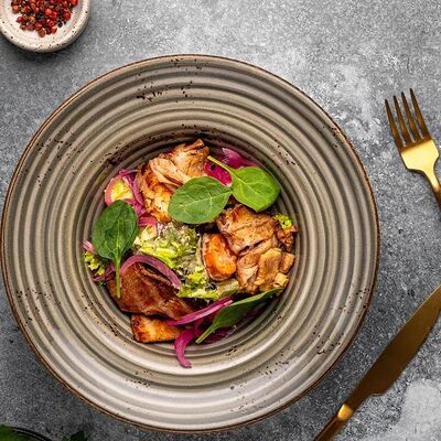 Салат с бужениной и горчичной заправкой в Солянка по цене 550 ₽