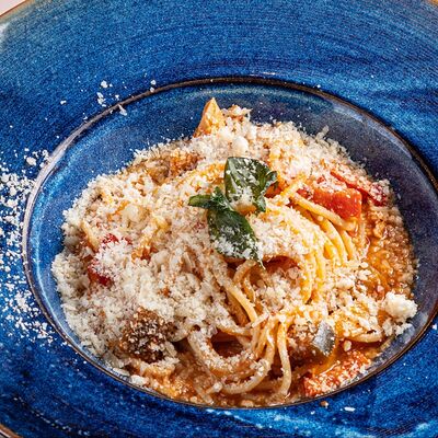 Спагетти Неаполитано с курицей и овощами в Avgust13 по цене 1100 ₽