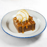 Брауни с карамельно- ореховой начинкой в Бинхартс