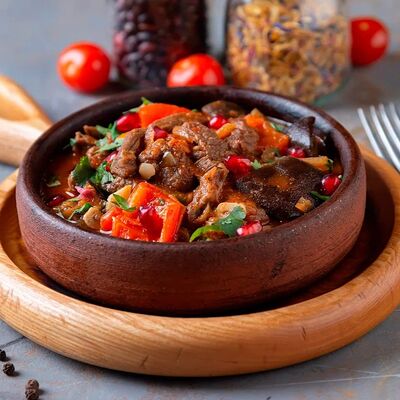 Чашушули с говядиной, печеными баклажанами и грузинскими специями в Хинкальная Кацо по цене 485