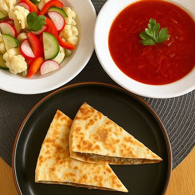 Сет №5 с борщом и кесадильей в La Vida loca по цене 590 ₽