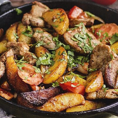 Цыпленок на сковороде с овощамив Panama City по цене 489 ₽