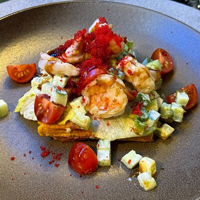 Вафля из батата с креветками и соусом унаги в Moonlight Cafe по цене 990 ₽