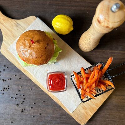 Фиш бургер с филе трески и бататом фрив PizzAmore по цене 1250 ₽