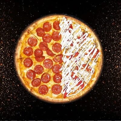 Пицца 50/50 Пепперони и Цезарь в Пицца Мафия по цене 1100 ₽