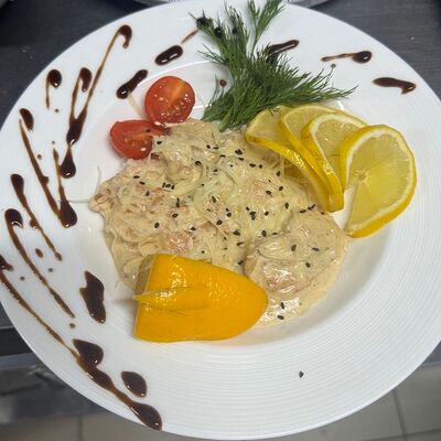 Креветки в сливочно-чесночном соусев Сказка lounge по цене 975 ₽