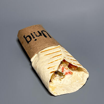 Ролл с курицей в Uniq по цене 395 ₽