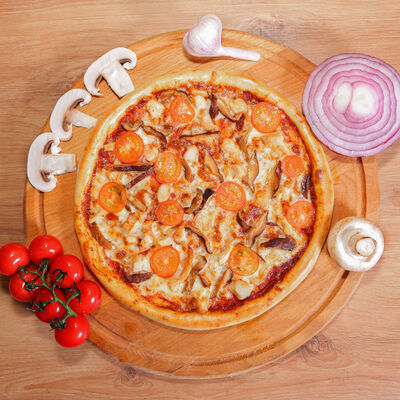 Пицца с курицей и грибами в Сушимагия по цене 450 ₽