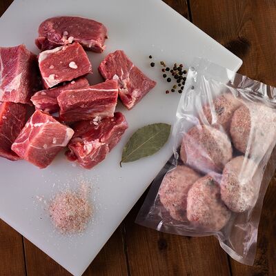 Биточки домашние полуфабрикат в ФРОЗЕНГУД по цене 930 ₽