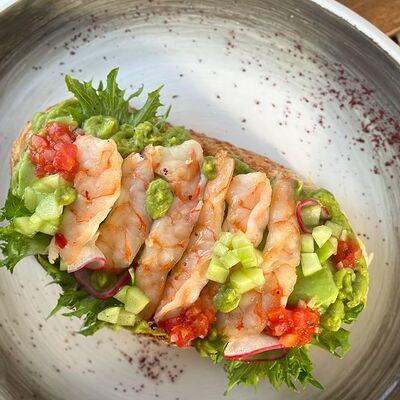 Брускетта с креветками и авокадо в Gosti по цене 679 ₽