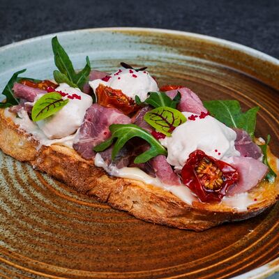 Брускетта с ростбифом в Dimcoffee по цене 600 ₽