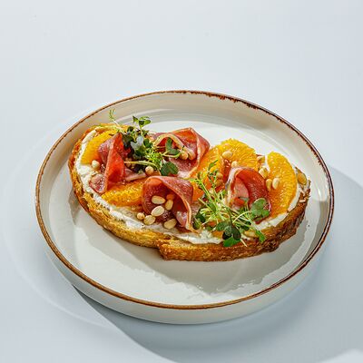 Вяленая утка с инжиром в The Brasserie по цене 499 ₽