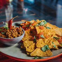 Начос Чили кон карне в La Catrina