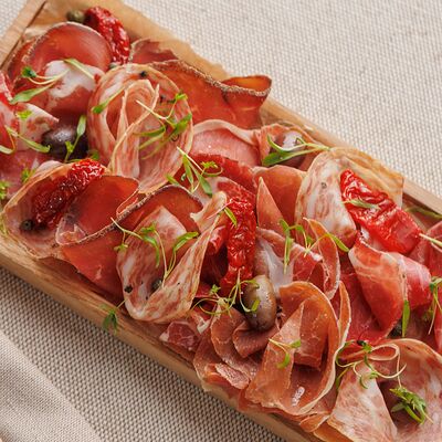 Мясные деликатесы в Wine Region по цене 2250 ₽