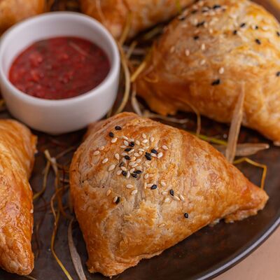 Самса с говядиной в Мархаба Халяль по цене 300 ₽