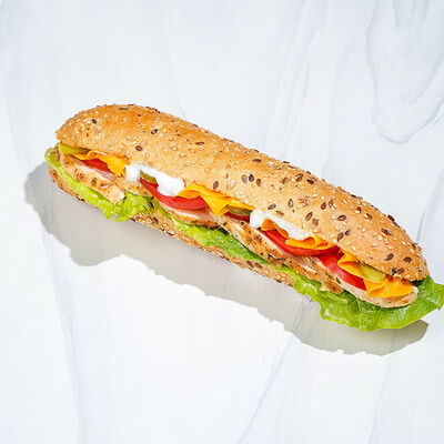 Багет со злаками с куриной грудкой в Магбургер & Братья Караваевы по цене 225