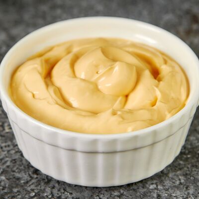 Соус сырный Heinz в Мясо есть по цене 59 ₽