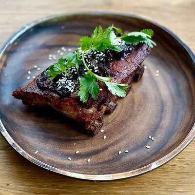 Свиные ребра в имбирном соусе в Филин-термы по цене 510 ₽