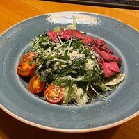 Салат с ростбифом в Heroes