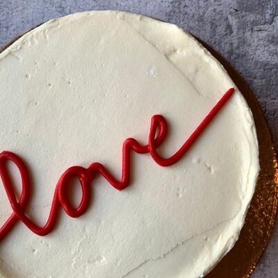 Бенто-торт Love (белый) в Сладкое бюро по цене 1750 ₽