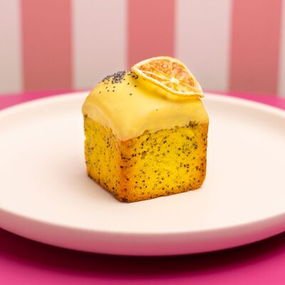 Кекс Лимон-смородина с маком в Муза по цене 260 ₽