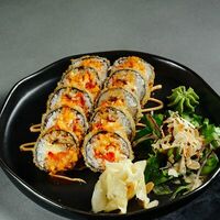 Криспи ролл с угрем и лососем под соусом чили манго в Hookah Place Vostok