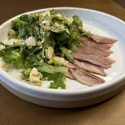 Зеленый салат с утиной грудкой в Чо? Капчо! по цене 600