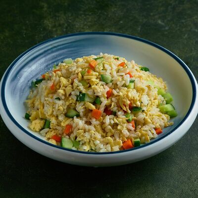 Рис, обжаренный с овощами и яйцом в Кафе Али по цене 270 ₽