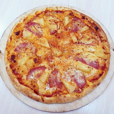 С ветчиной и ананасом в Broccoli по цене 2400 ₸