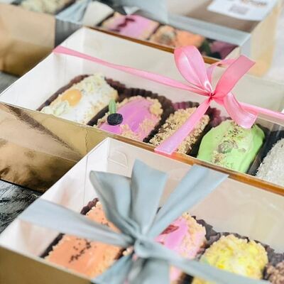 Подарочный набор эклеров в Кусай эклер по цене 1500 ₽