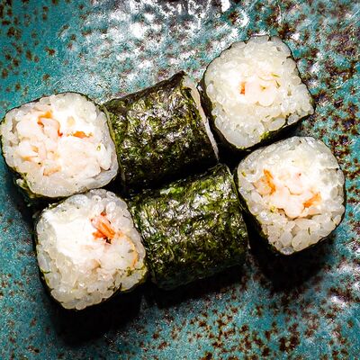Мини-ролл с креветкой в Суши Море Мото по цене 249 ₽