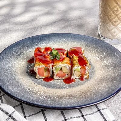 Фруктовый ролл с клубникой в Vivat Pizza по цене 412 ₽